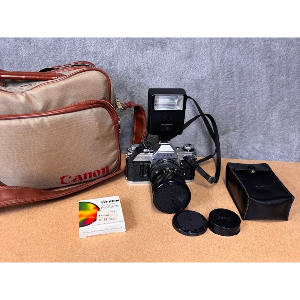 Canon AE-1 35mm Film SLR Camera 35-70mm Lens Speedlite 155A‎ Flash Case Bundle